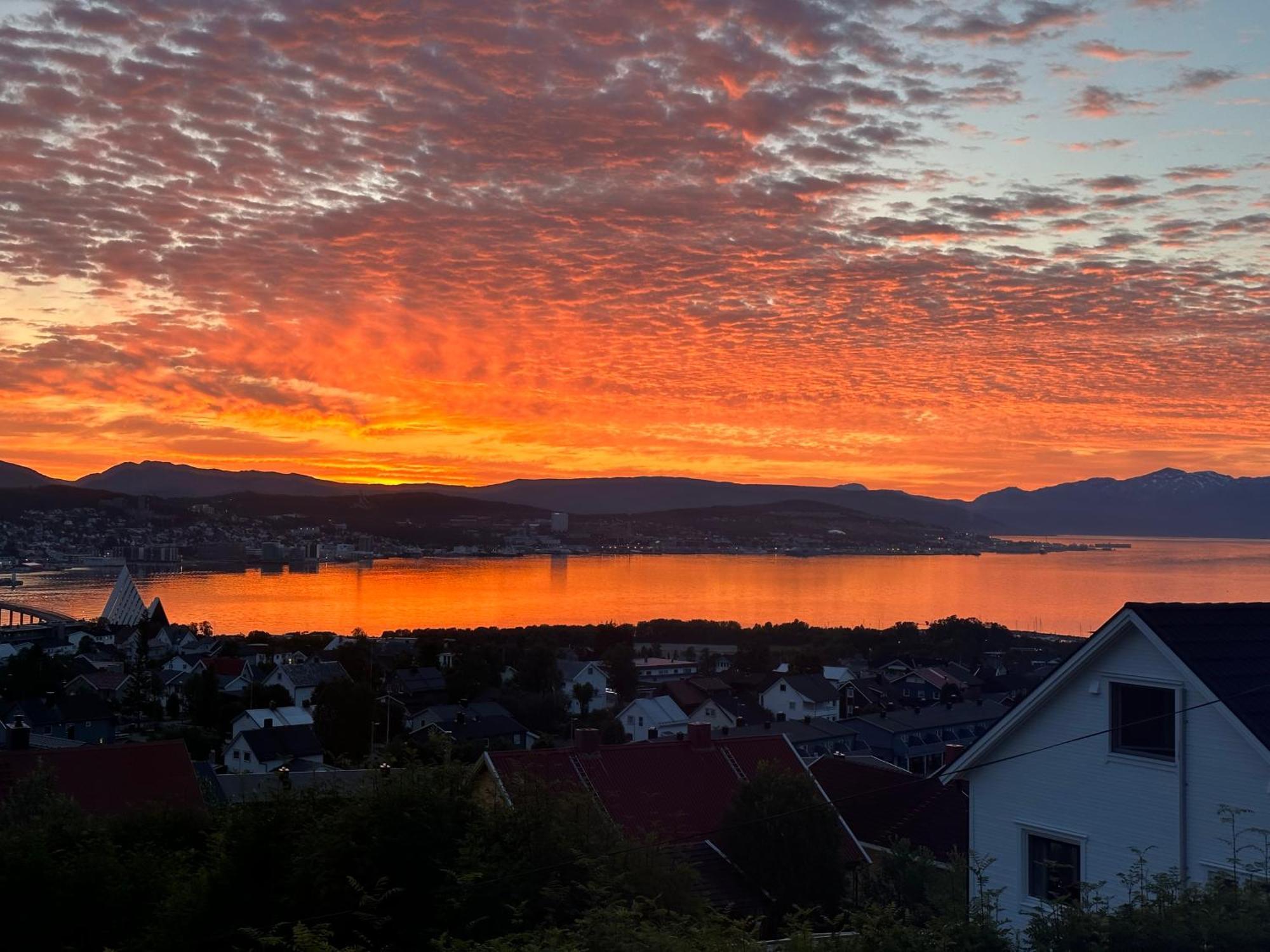 Aurora Apartment Very Close To Cable Car And Sherpatrappa Tromsø Zewnętrze zdjęcie